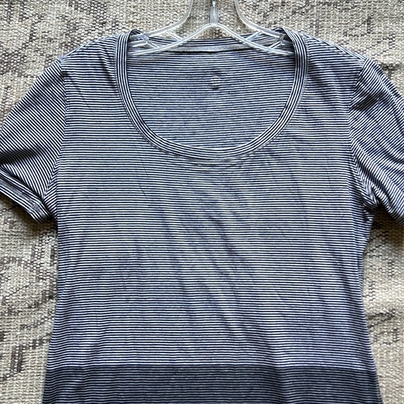 Soft scoopneck striped Lululemon short sleeve - Picture 2 of 6